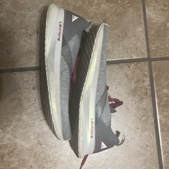 Brooks Levitate 5 Stealth Fit women’s 8.5 - Picture 6 of 9